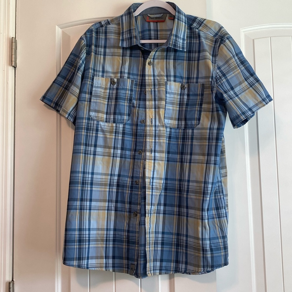 Blues and tan plaid men’s short sleeve shirt